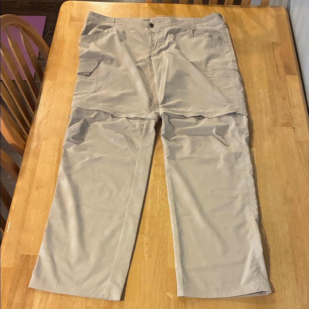 Columbia Men's Khaki Cargo Pants